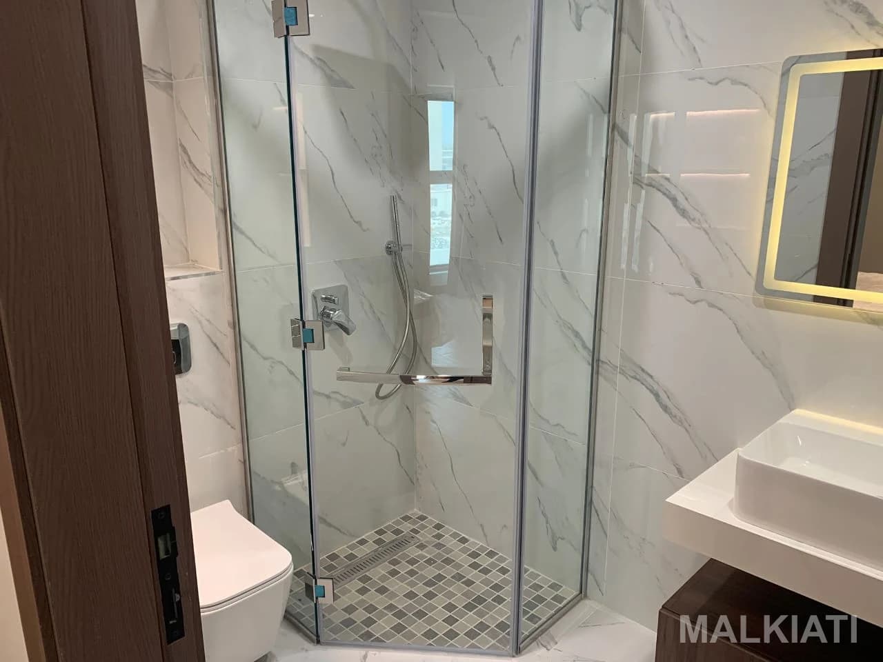Elegant 2 Bedroom Suite - Image 2