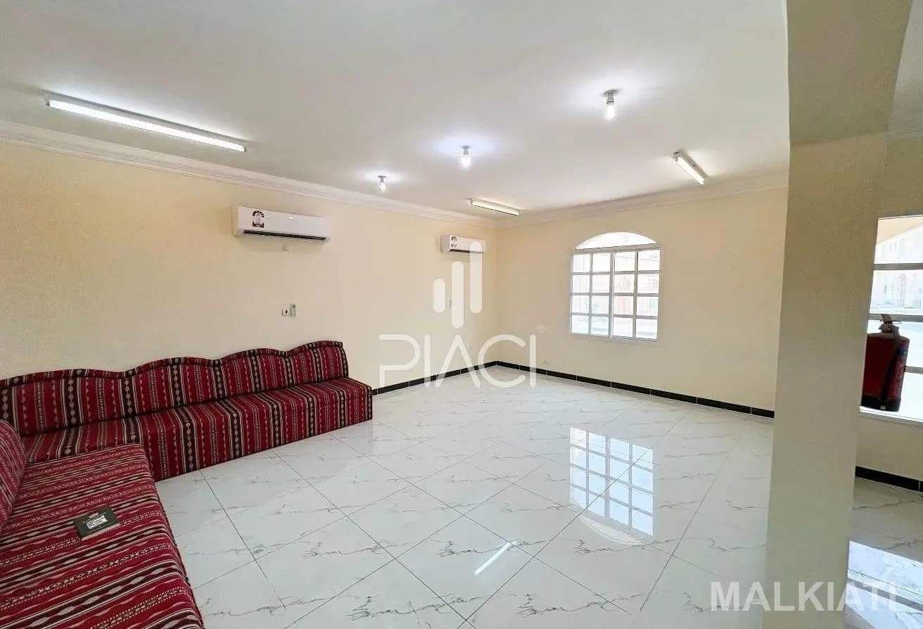 SPACIOUS UNFURNISHED 5 BR COMPOUND VILLA - Image 2
