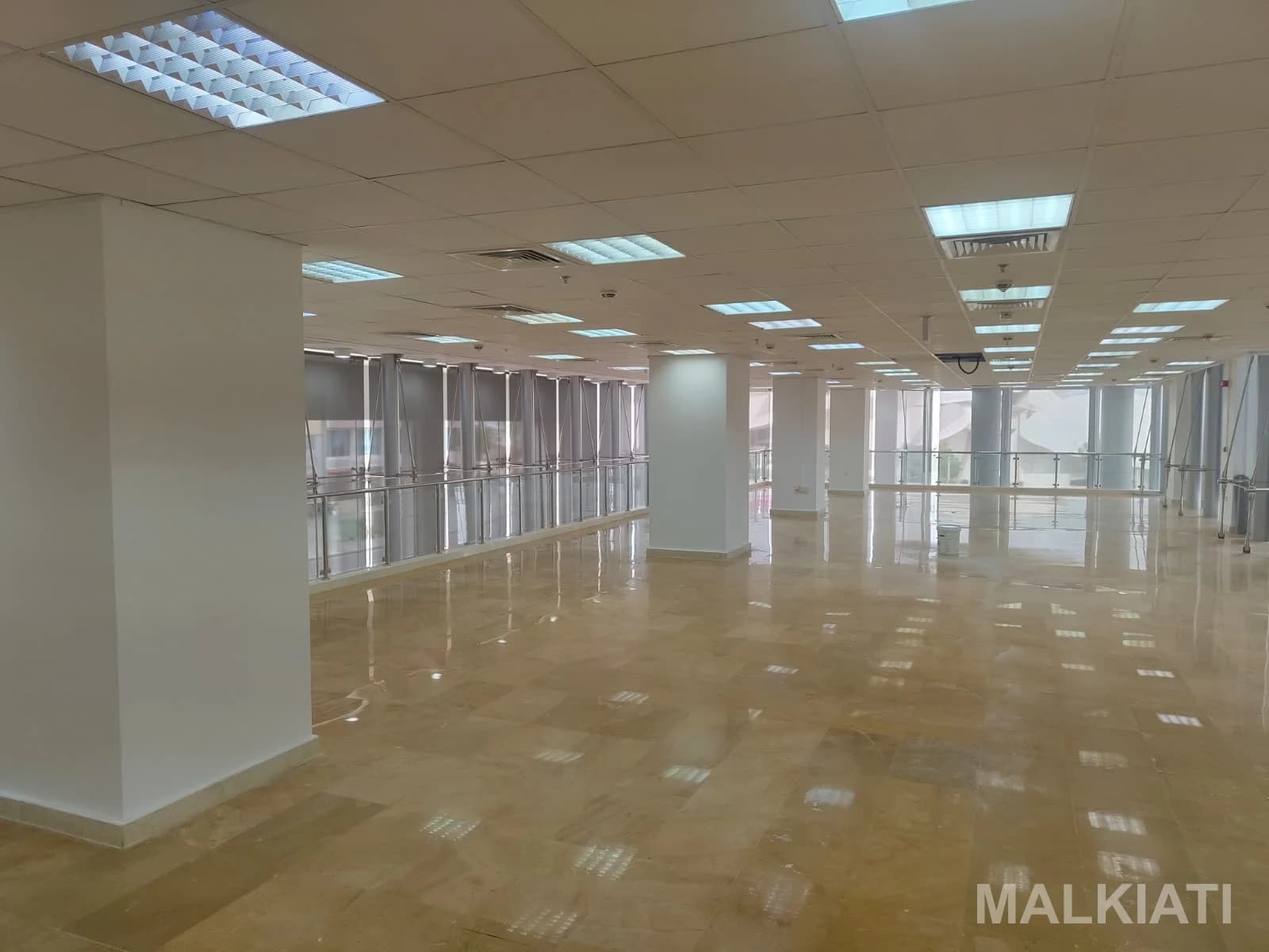 Prime Commercial Multi-Story Showroom for Rent – Transworld Tower 1 (No Commission) - Image 3