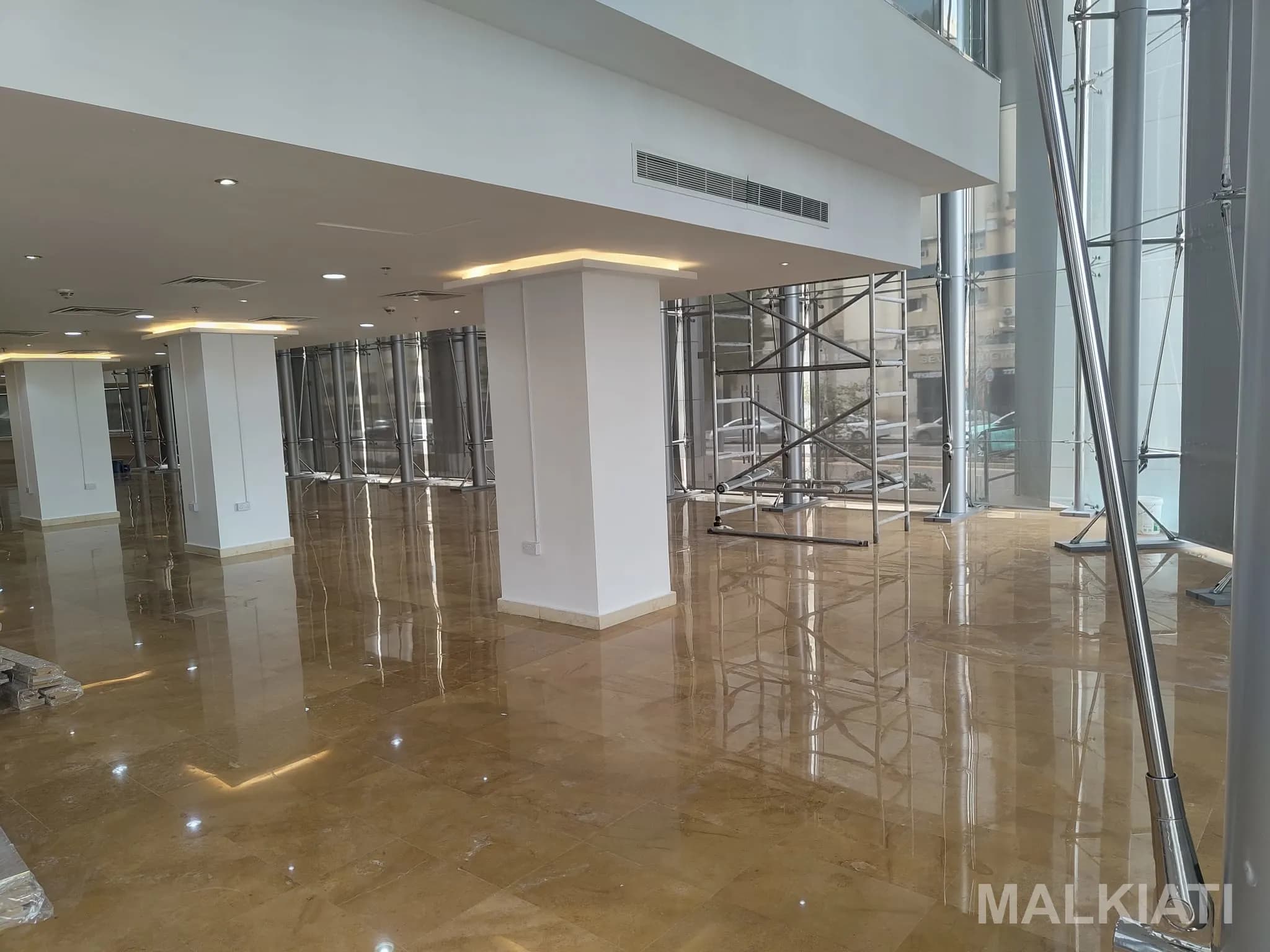 Prime Commercial Multi-Story Showroom for Rent – Transworld Tower 1 (No Commission) - Image 4