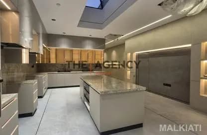 Luxury Hotel Style Palace in Al Wakrah Umm Bashir - Image 4