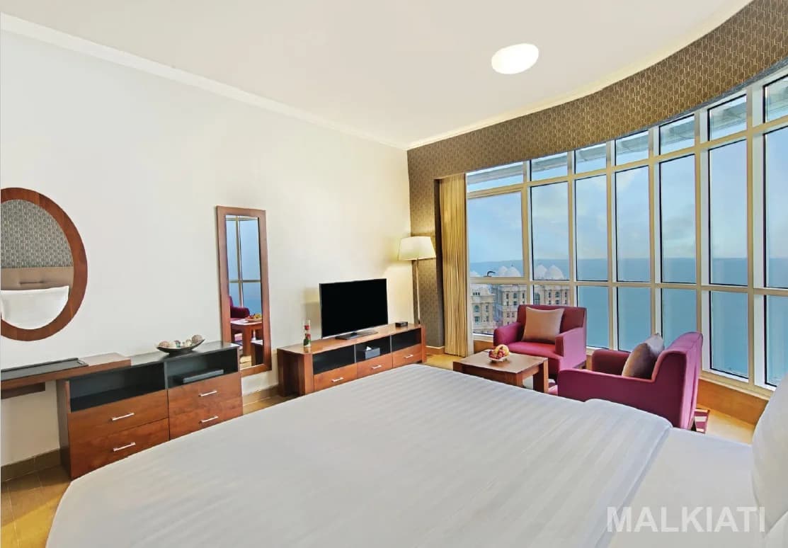 Luxury Fully Furnished Seafront Executive Studio | The Curve Hotel | West Bay | Monthly Stay (1–3 Months) - Image 2