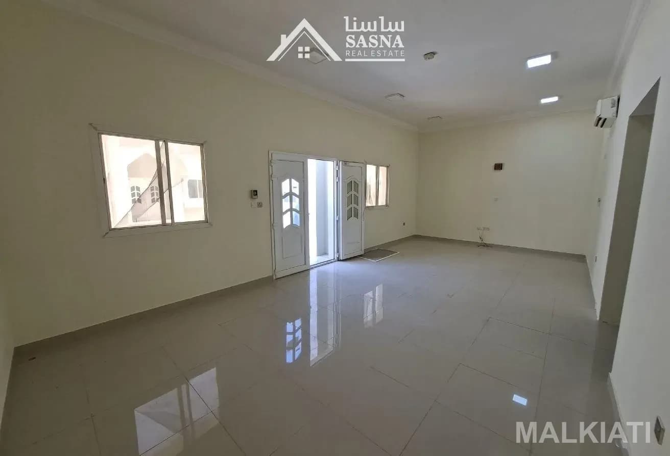 VILLA | CLEAN | SPACIOUS | 6 ROOMS | BACKYARD - Image 4