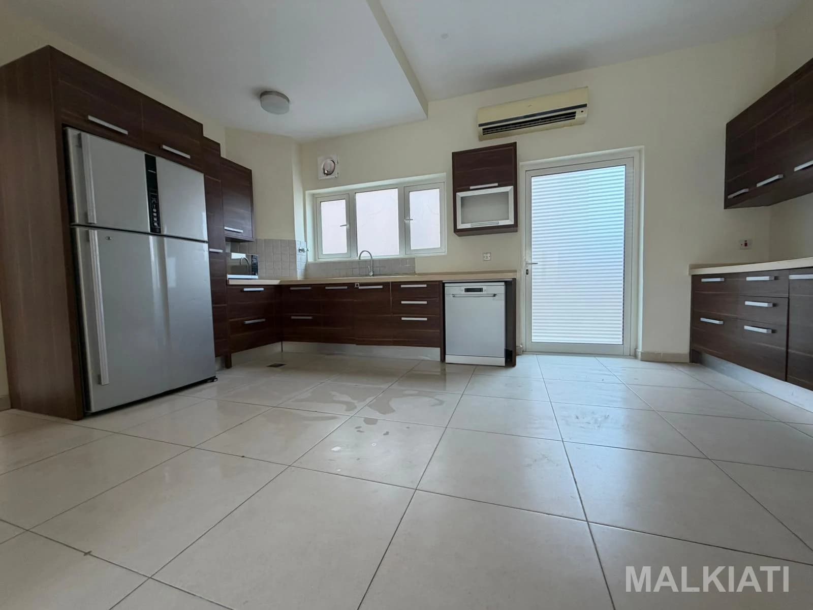 Spacious 4BR Standalone Villa + Maid Room | Garden | Semi-Furnished | Al Thumama - Image 3
