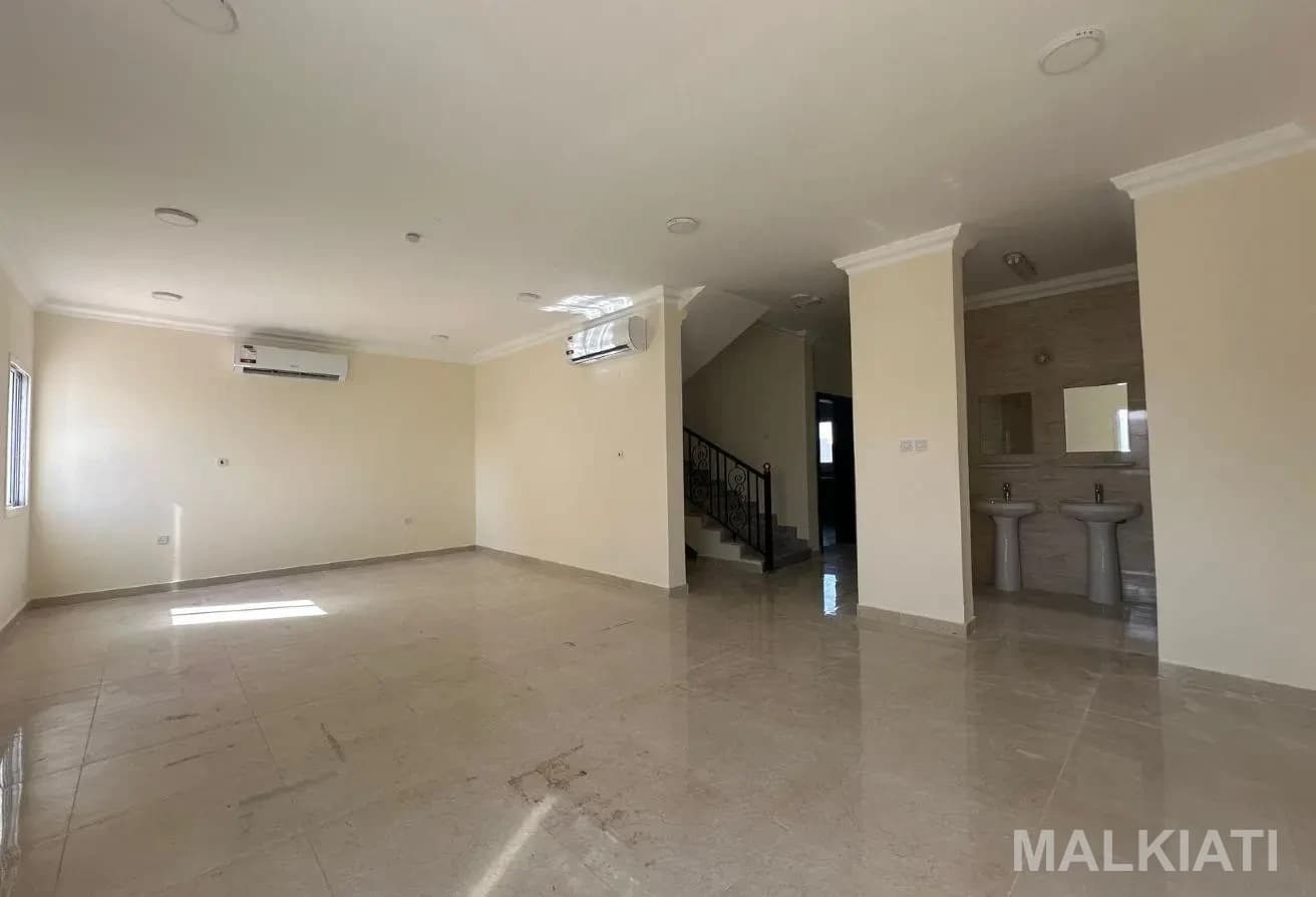 Compound Villa| 06 Bedrooms| 06 Baths| Amenities