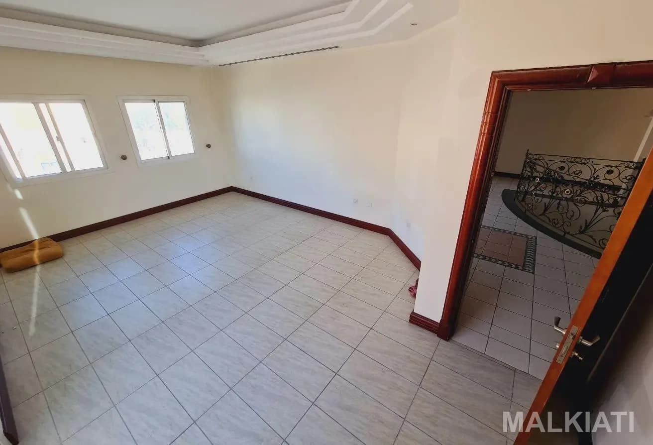 5 Bed | 5 Bath | QAR 18K | Lagoon | Garden | AC - Image 2