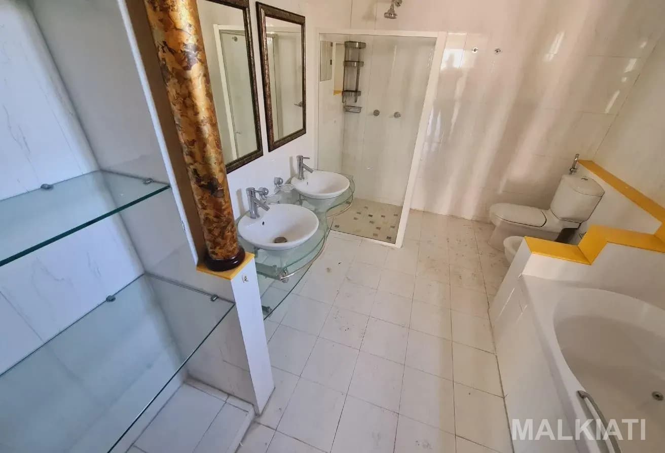 5 Bed | 5 Bath | QAR 18K | Lagoon | Garden | AC - Image 4