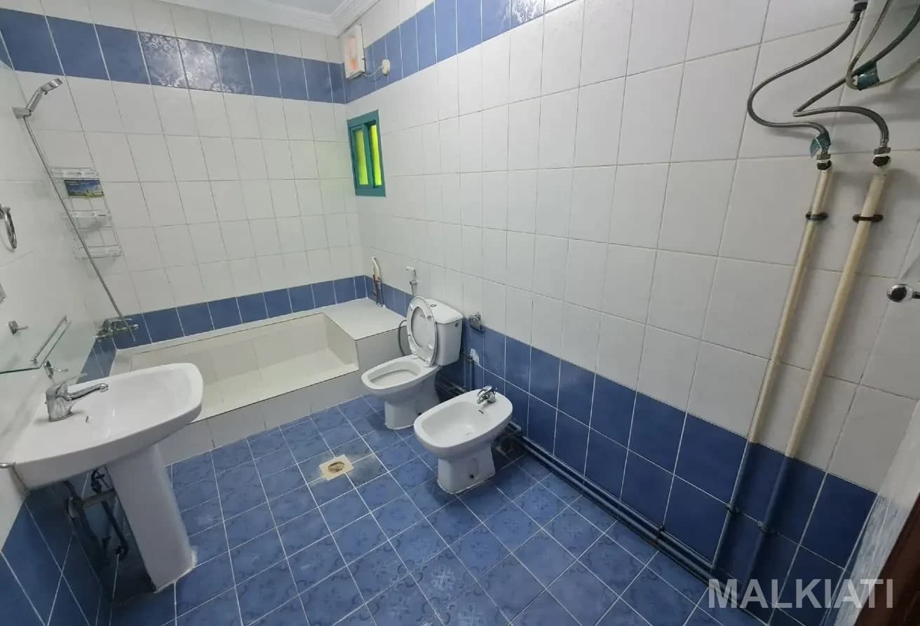 03 Bed | Al wakra | 02 Bath | 4000 | Parking - Image 2