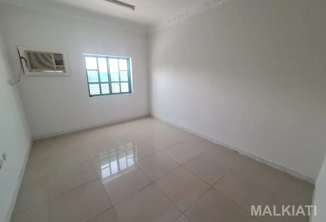03 Bed | Al wakra | 02 Bath | 4000 | Parking - Image 3