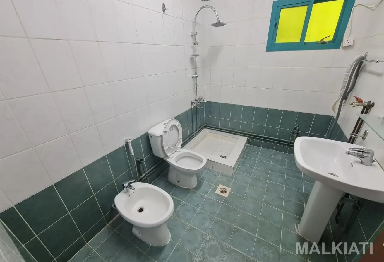 03 Bed | Al wakra | 02 Bath | 4000 | Parking - Image 5