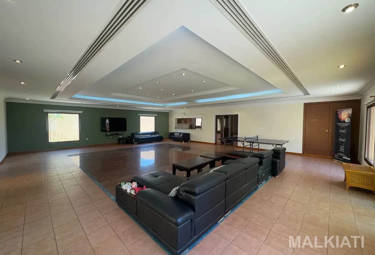 SPACIOUS VILLA| SEMI-FURNISHED| 03 BEDROOMS - Image 2