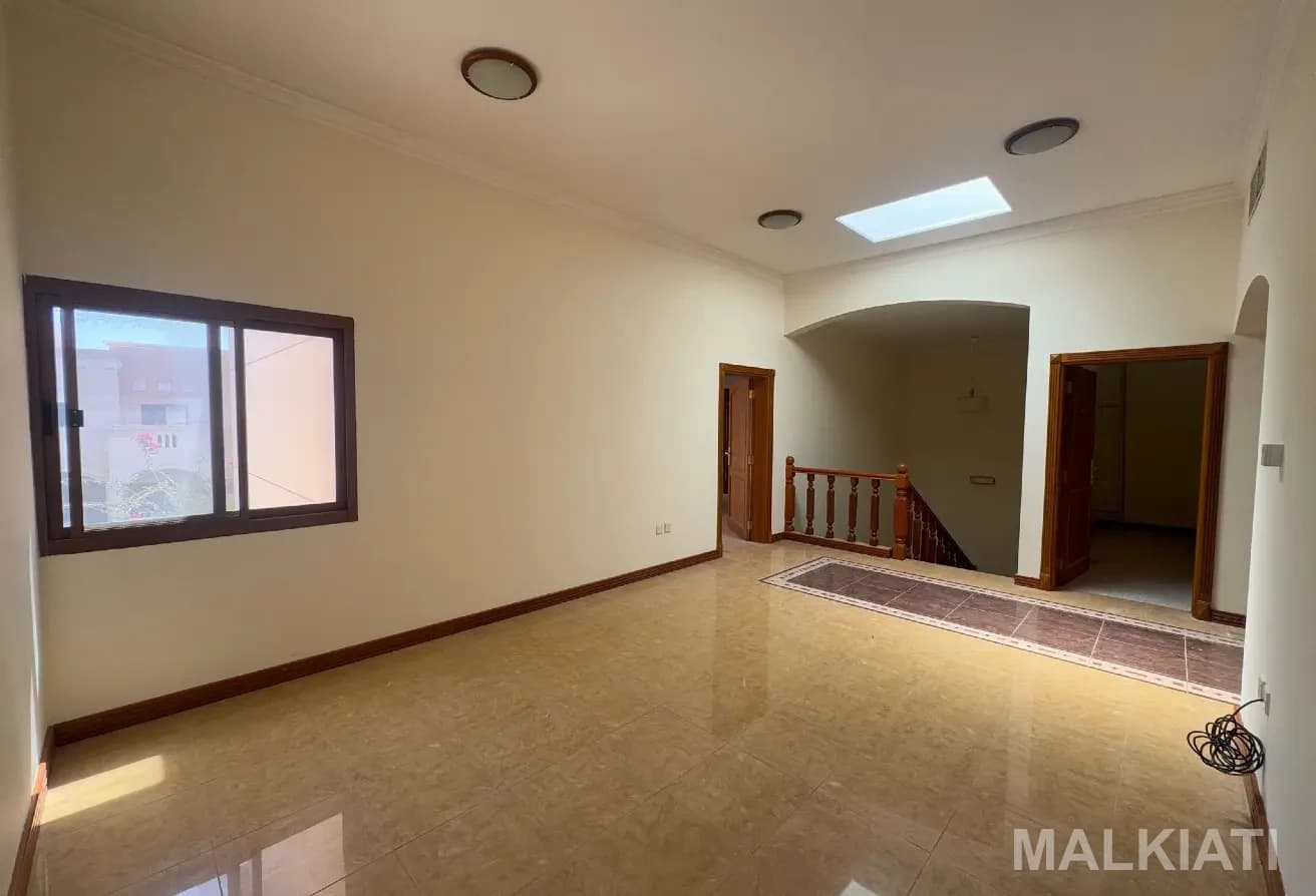 SPACIOUS VILLA| SEMI-FURNISHED| 03 BEDROOMS - Image 4