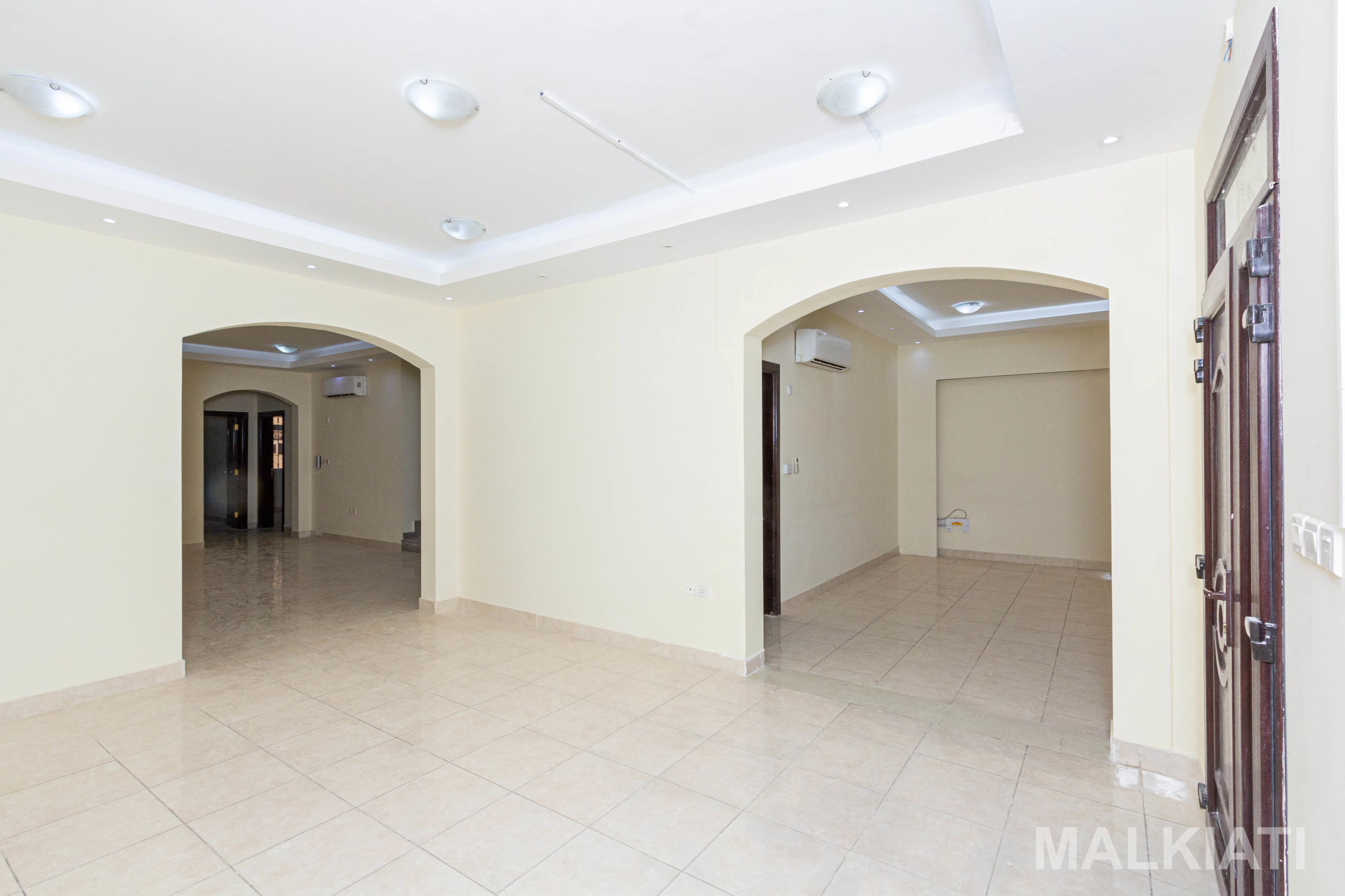 luxury 6 BD villa in al Hazm - Image 3