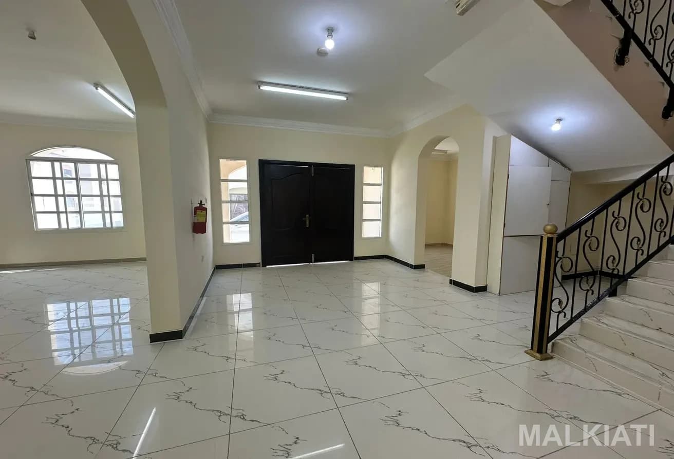 Brand New Compound Villa| 05 Bedrooms| Ain Khaled - Image 2