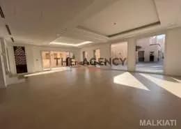 Spacious luxury villa with a sharing pool - Image 3