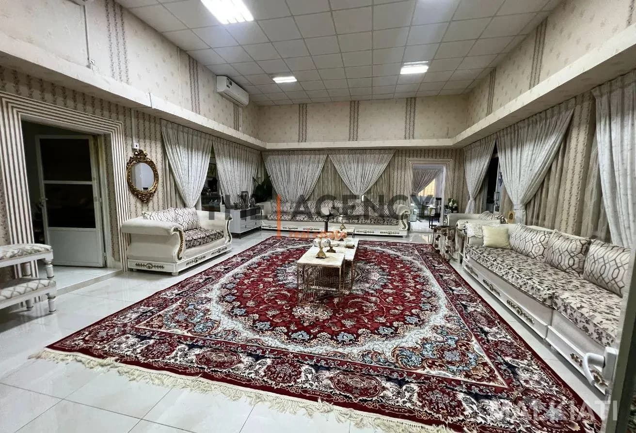 Traditional Villa for Sale in Al Sadd Al Jadeeda