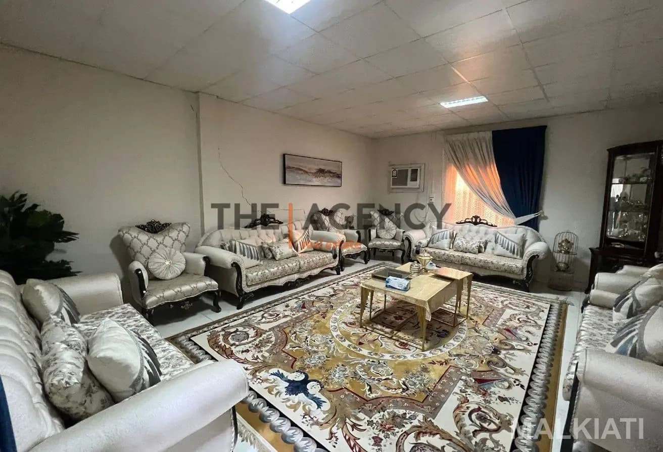 Traditional Villa for Sale in Al Sadd Al Jadeeda - Image 2