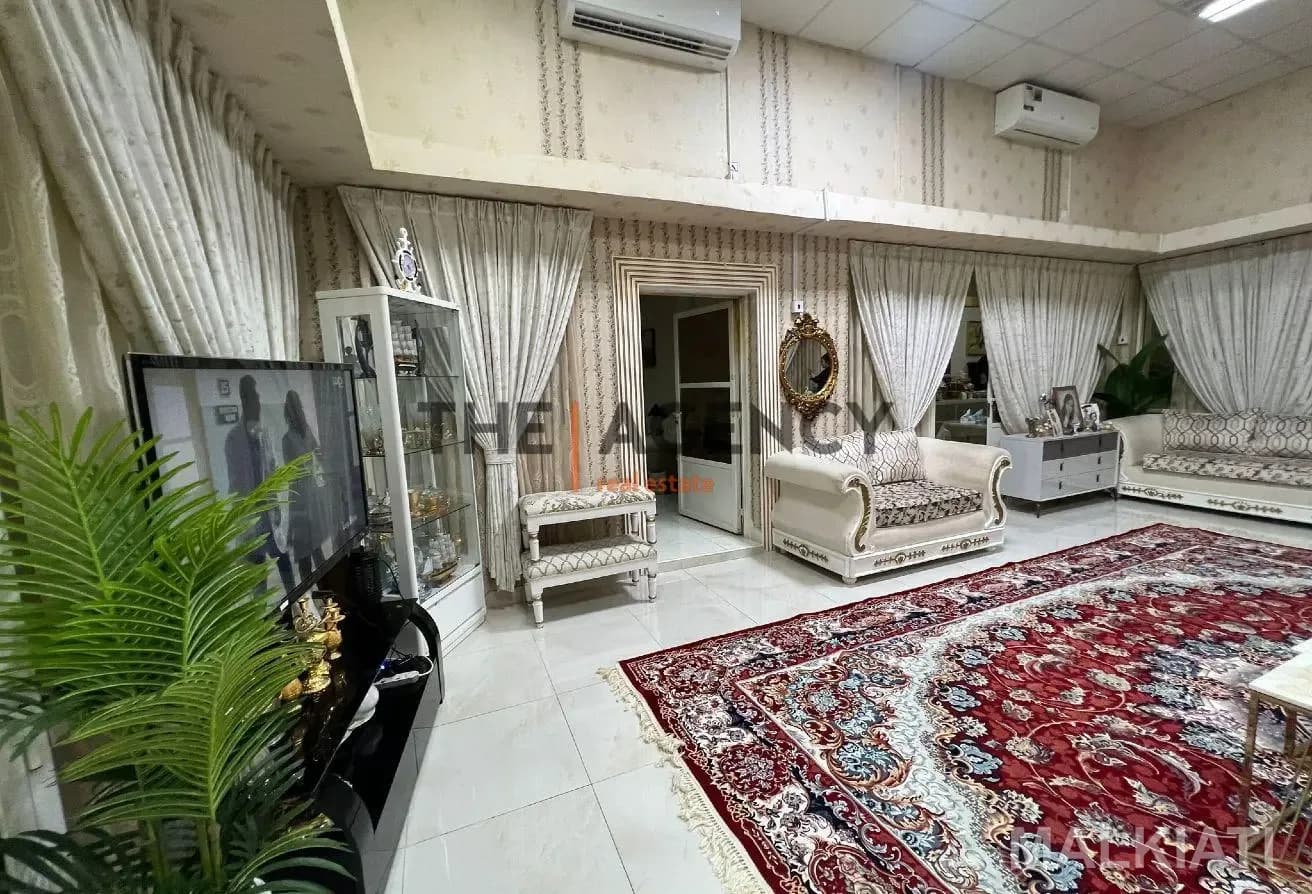 Traditional Villa for Sale in Al Sadd Al Jadeeda - Image 3