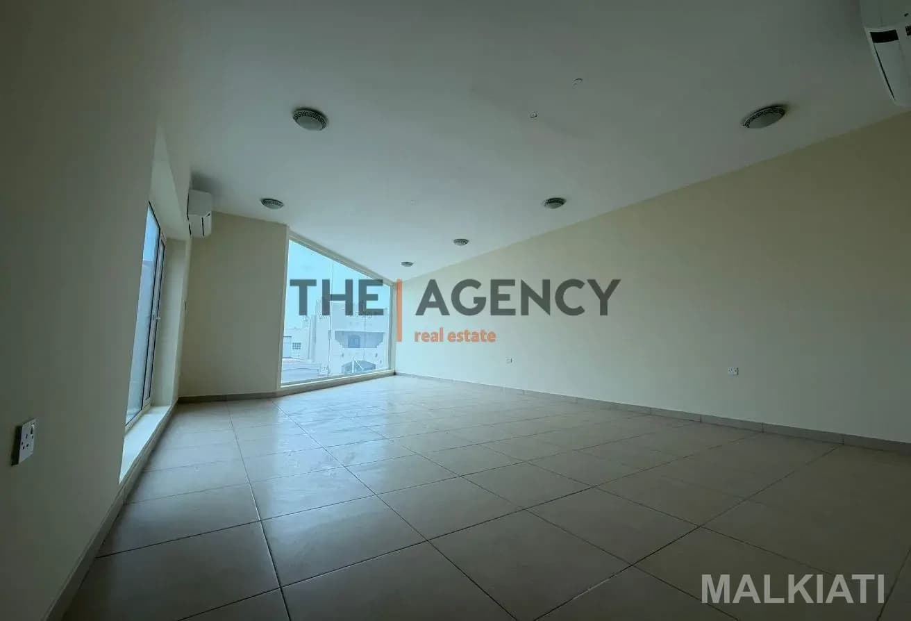 Elegant 4BED Villa with Spacious Garden in Al Thumama - Image 2