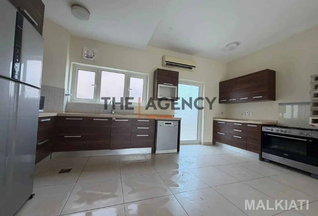 Elegant 4BED Villa with Spacious Garden in Al Thumama - Image 5