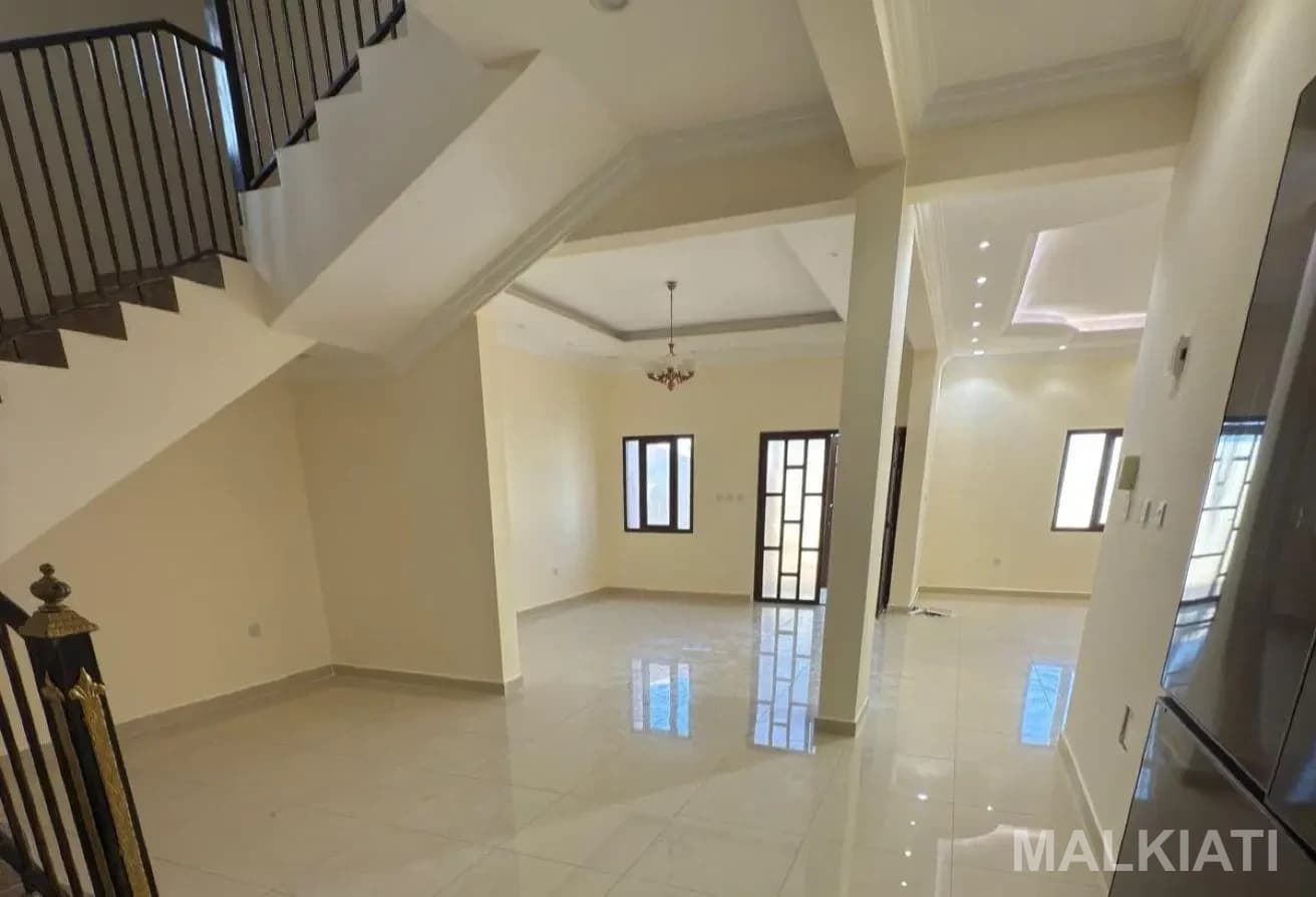 Stunning Villa | 07 Bedrooms| Al Dhakira area